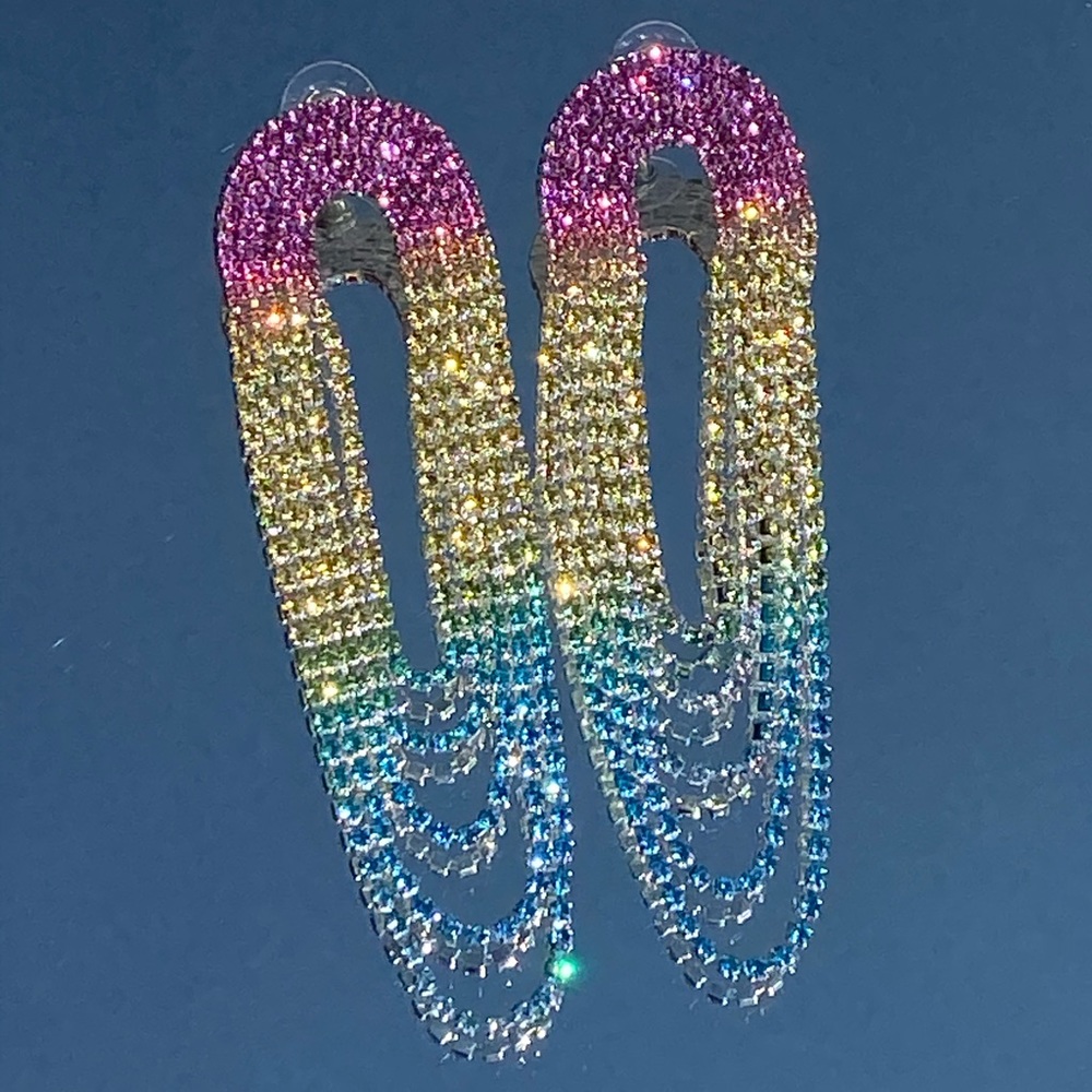 Absolutely Beautiful Rhinestone Dangling Earrings